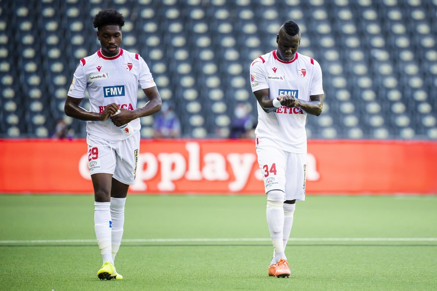 Sions Jared Khasa, und Sions Birama Ndoye, sind enttaeuscht, im Halbfinalspiel des Schweizer Fussball Cup zwischen dem BSC Young Boys und dem FC Sion, am Sonntag, 9 August 2020, im Stadion Wankdorf in ...
