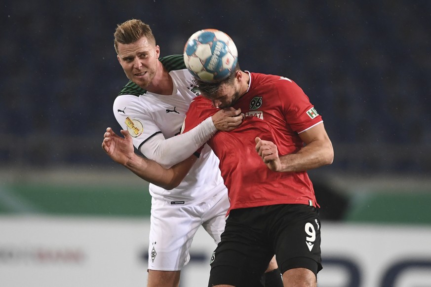 Monchengladbach&#039;s Nico Elvedi, left, and Hannover&#039;s Hendrik Weydandt battle for the ball during the German Soccer Cup round of 16 between Hannover 96 and Borussia Monchengladbach at the HDI  ...