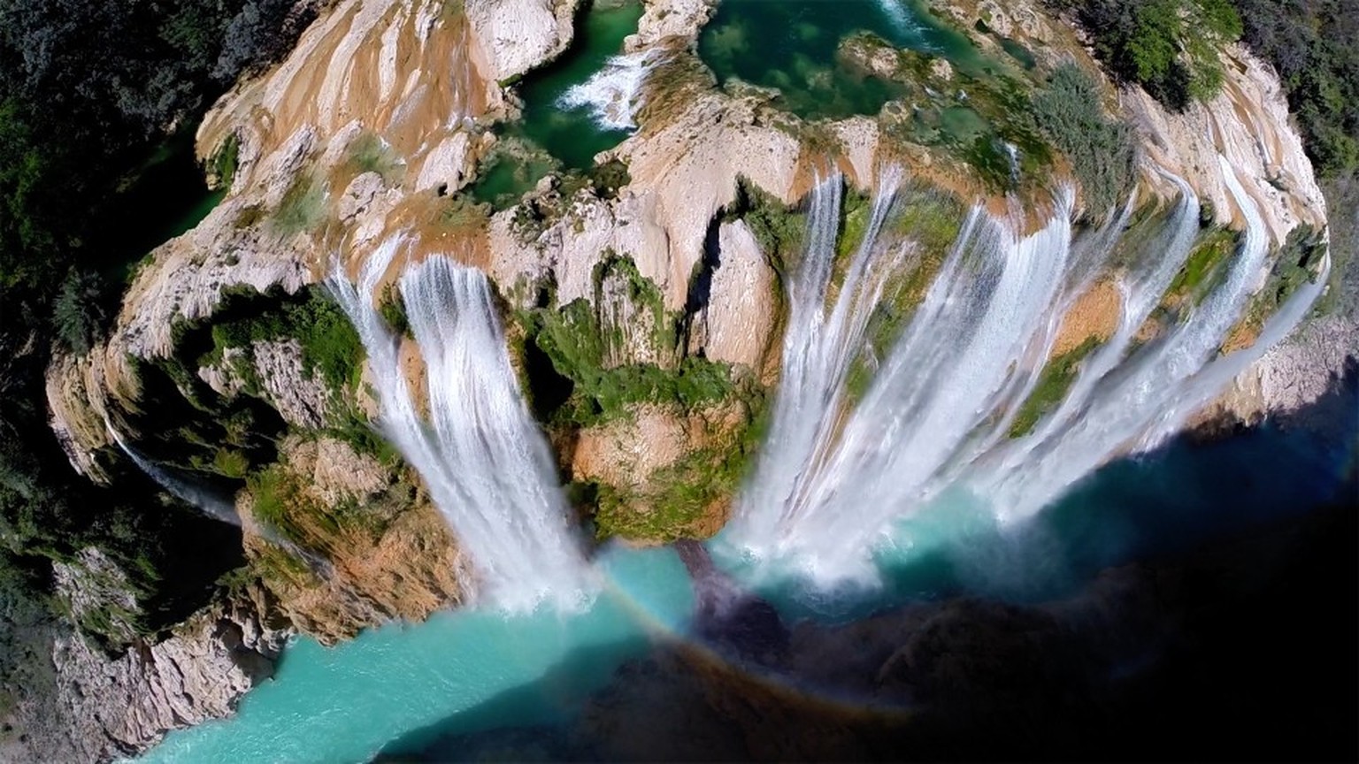 Mit 105 Meter gehören die Tamul-Wasserfälle zu den grössten in Mexiko.
