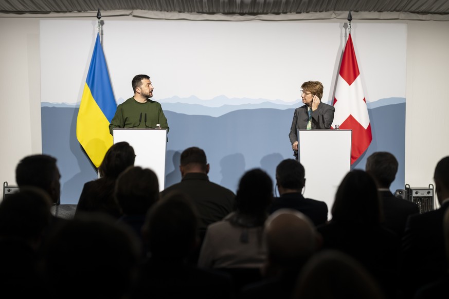 Swiss Federal President Viola Amherd, right, and Volodymyr Zelenskyy, President of Ukraine, hold a media conference after bilateral talks, on Monday, January 15, 2024 in Kehrsatz near Bern, Switzerlan ...