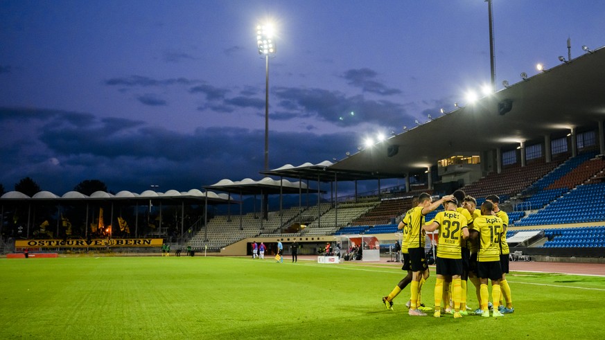 Joie des joueurs bernois apres le premier but de l&#039;attaquant bernois Cedric Itten lors de la rencontre de football de Coupe de Suisse entre FC Stade Lausanne Ouchy, SLO, et BSC Young Boys le same ...