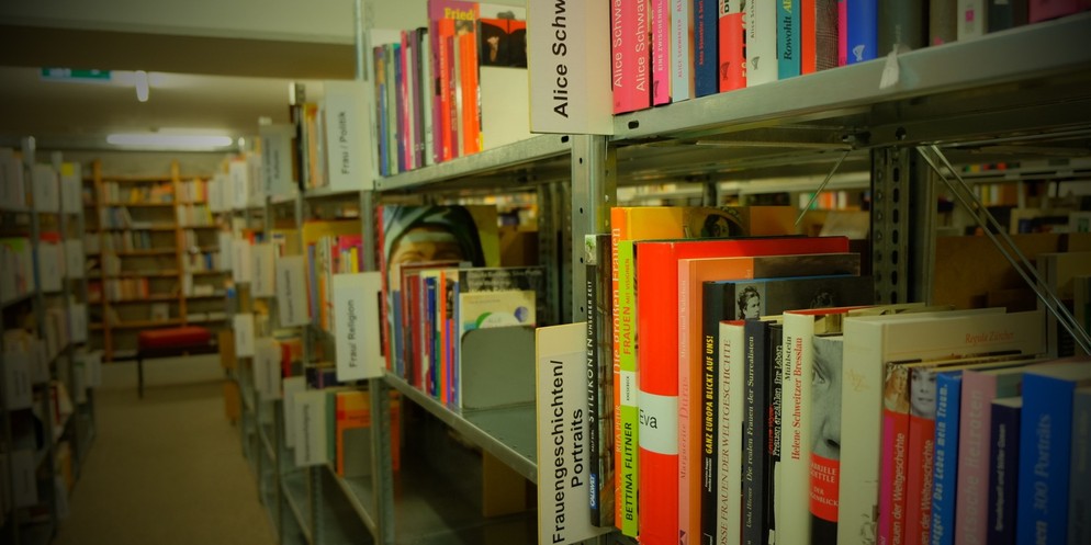 Das Bücherbergwerk ist nicht nur ein gut sortiertes Antiquariat, sondern auch ein Arbeitsintegrationsstandort. Auch kleinere Veranstaltungen werden hier durchgeführt.