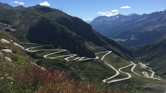 Die Via Tremola schlängelt sich zur Gotthard-Passhöhe hinauf.