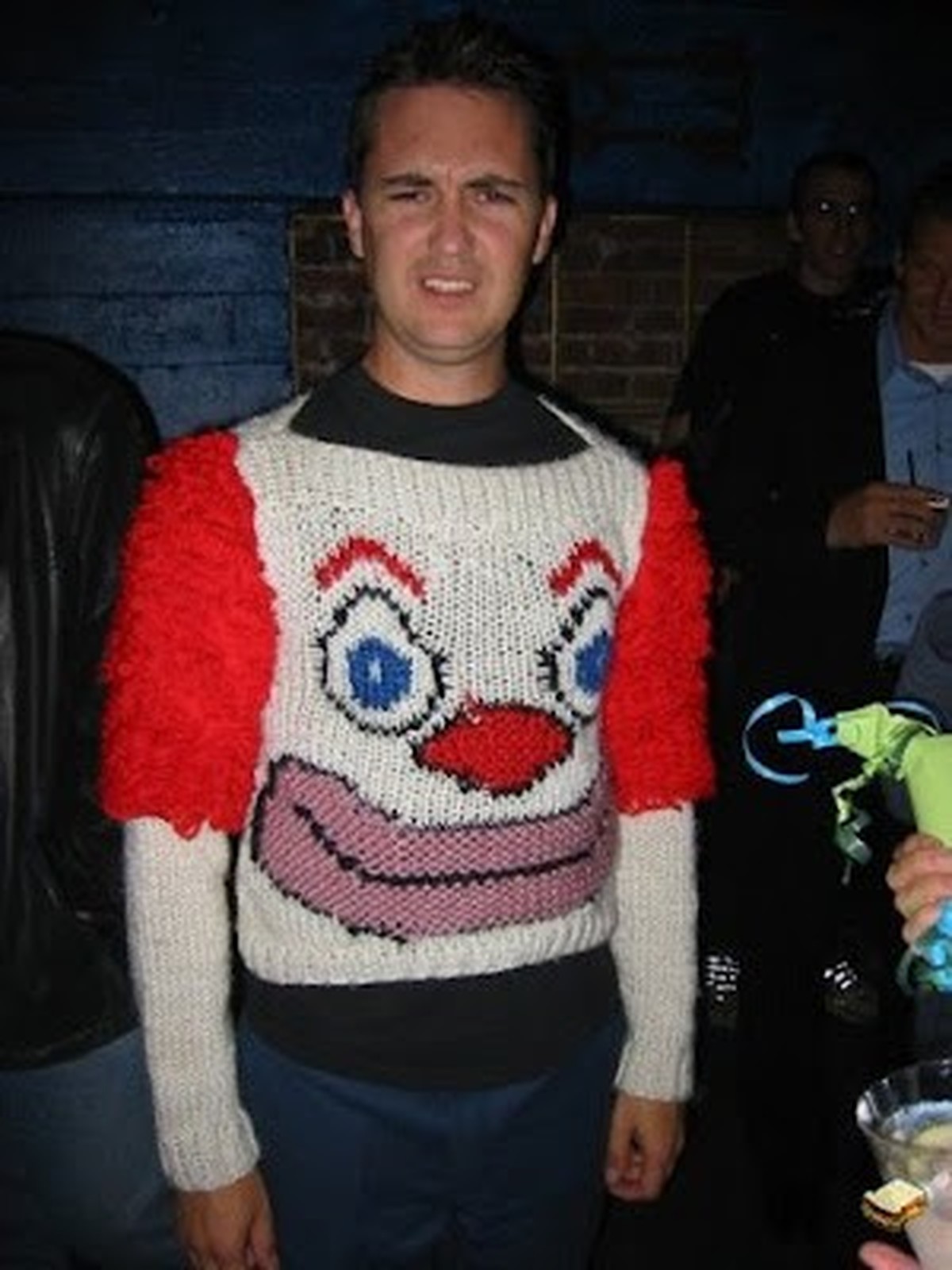 Hässlicher Pullover mit Clown