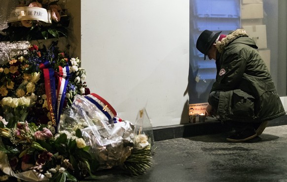 epa05708253 A member of the French Jewish community lights candles to commemorate the two year anniversary of the attacks on the Hyper Cacher in Paris, France, 09 January 2017. The CRIF (French Jewish ...