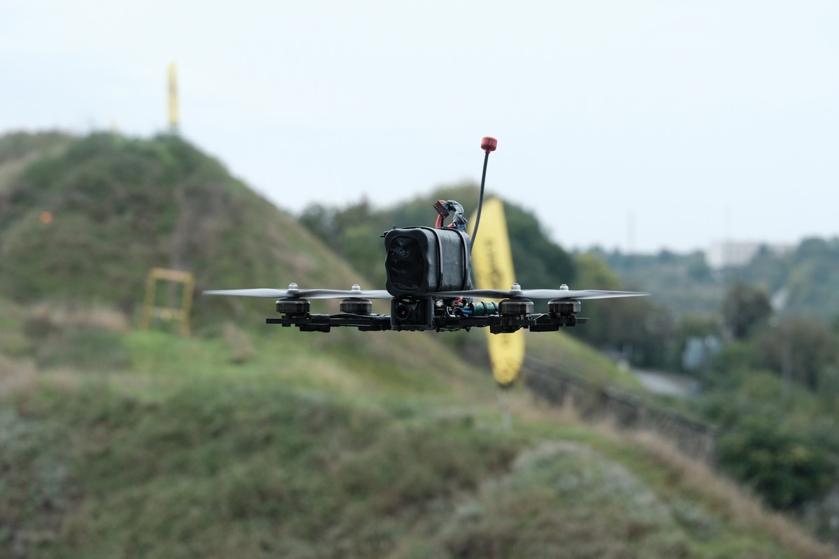 epa12434219 FPV (First-person view) drone flying during one of the tests carried out in the Wild Drones tournament, organised by the Ukrainian Armed Forces this weekend in the city of Kamianets, Ukr ...