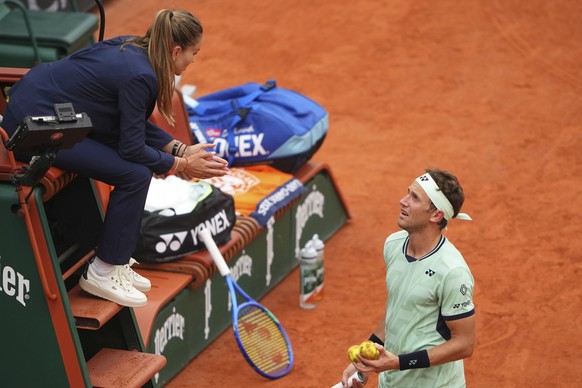 Norway&#039;s Casper Ruud talks with he chair umpire as he plays Portugal&#039;s Nuno Borges during their second round match of the French Tennis Open, at the Roland-Garros stadium, in Paris, Wednesda ...