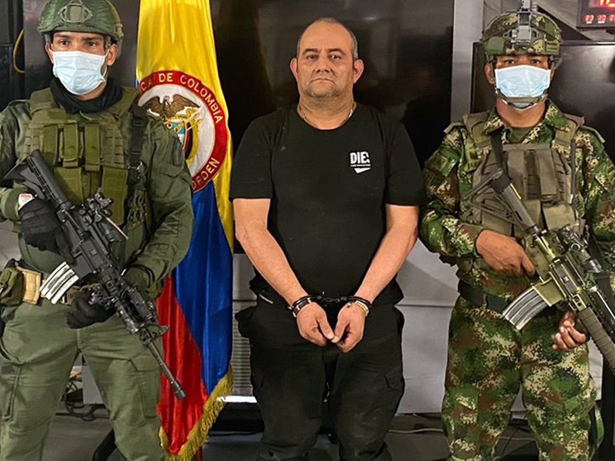epa09542376 A handout photo made available by the Colombian Presidency that shows the number one criminal gang of the 'Clan del Golfo' criminal band, Dairo Antonio Usuga David (C), alias   ...