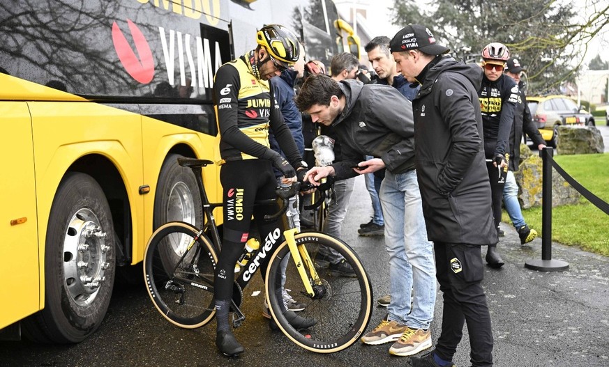 IMAGO / Panoramic International

ROUBAIX, FRANCE - APRIL 6 : Maarten Wynants testing automatic pressure for the tubes during a training session prior to the Paris-Roubaix 2023 cycling race on April 06 ...