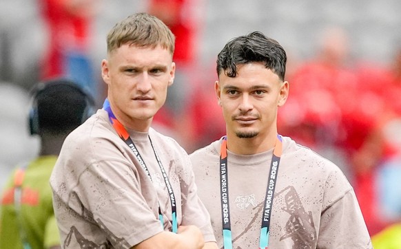 Kanada: Fußball FIFA Weltmeisterschaft 2026 Gruppenphase Schweiz vs Kanada BC Place Stadium Vancouver, British Columbia: Christian Fassnacht Schweiz, 16 Michel Aebischer Schweiz, 20 Fabian Rieder Schw ...