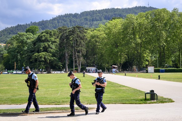 epa10679802 France&#039;s police gather at the scene of a knife attack in Annecy, France, 08 June 2023. The Prefecture of Haute-Savoie confirmed on 08 June that a man had carried out an attack in the  ...