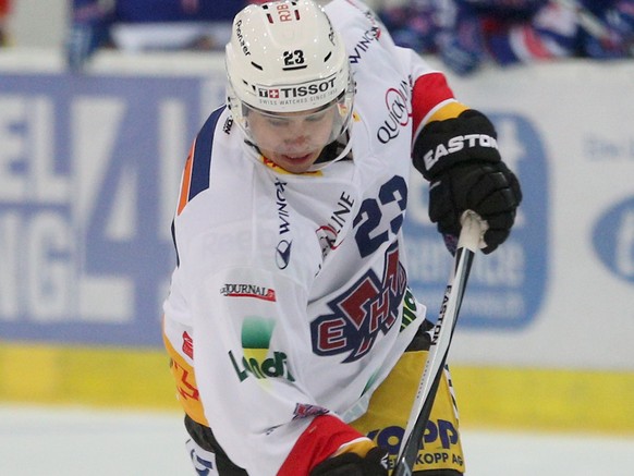 Kloten, 11.09.2015, Eishockey NLA - Kloten Flyers - EHC Biel, Tim Stapleton (Biel). (Marc Schumacher/EQ Images)