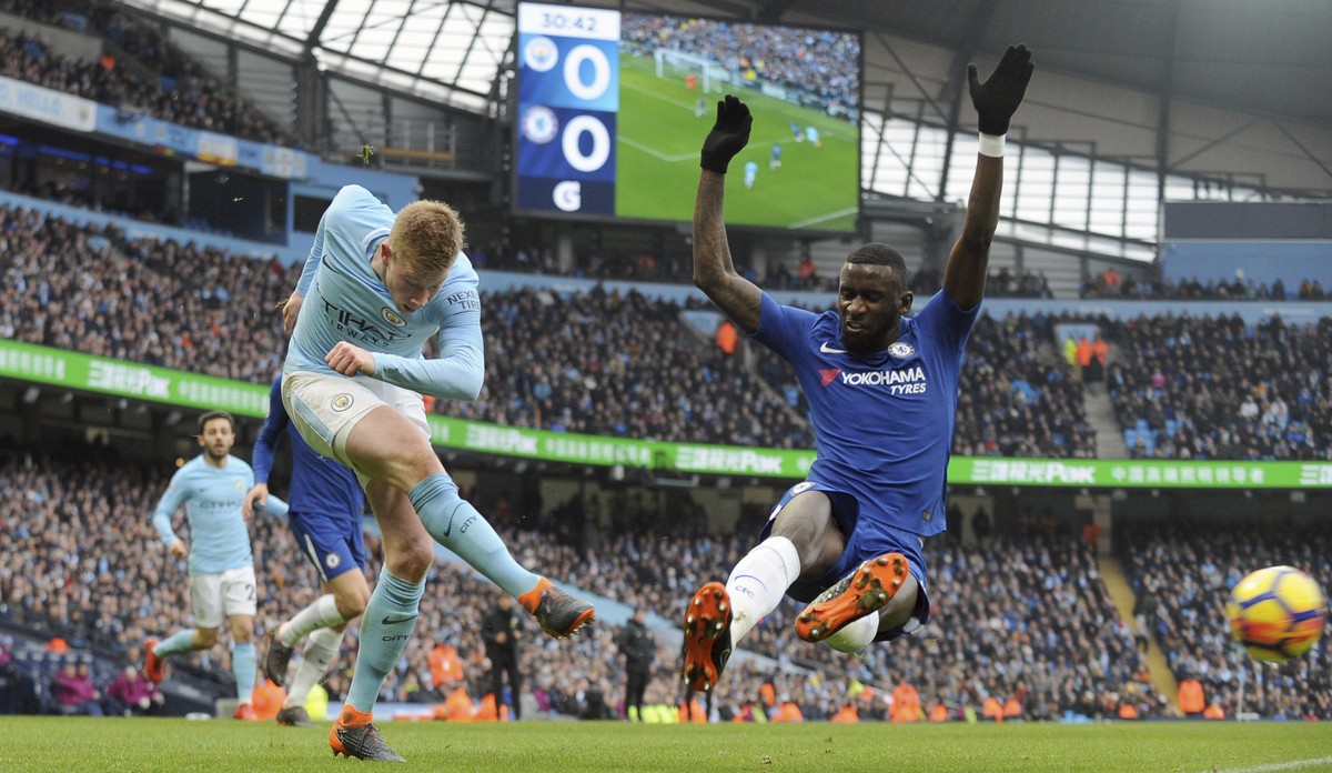 Manchester City's Kevin De Bruyne, left, tries to score as Chelsea's Antonio Rudiger defend during the English Premier League soccer match between Manchester City and Chelsea at the Etihad S ...