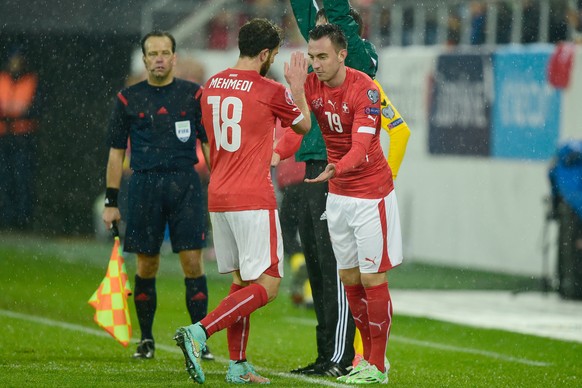 15.11.2014; St.Gallen; Fussball EM Quali - Schweiz - Litauen; Josip Drmic (SUI) kommt fuer Admir Mehmedi (SUI) ins Spiel 
(Andy Mueller/freshfocus)