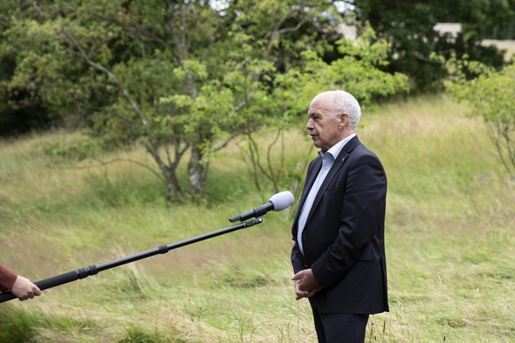 Bundesrat Ueli Maurer gibt ein Interview waehrend der Bundesratsreise bei der Abegg Stiftung in Riggisberg, am Freitag, 3. Juli 2020. (KEYSTONE/Peter Klaunzer)