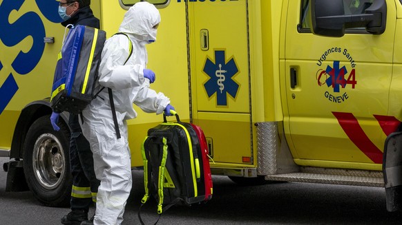 epa08291955 A paramedic wearing protective gear as a precaution against the spread of the coronavirus COVID-19 leaves the ambulance car before an intervention with a patient suspected of having contra ...