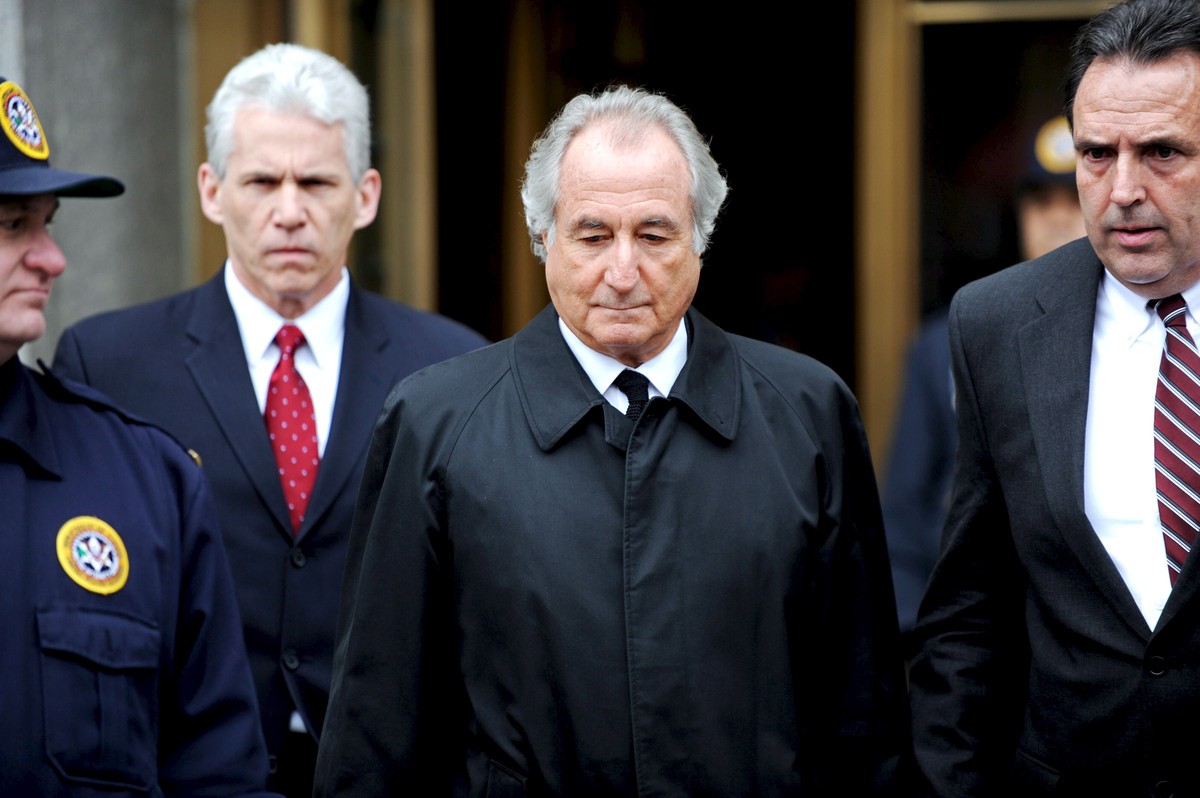 epa09135069 (FILE) - Financier Bernard Madoff (C), who has been charged with allegedly running a $50 billion 'Ponzi scheme' leaves federal court following a hearing in New York, New York, US ...
