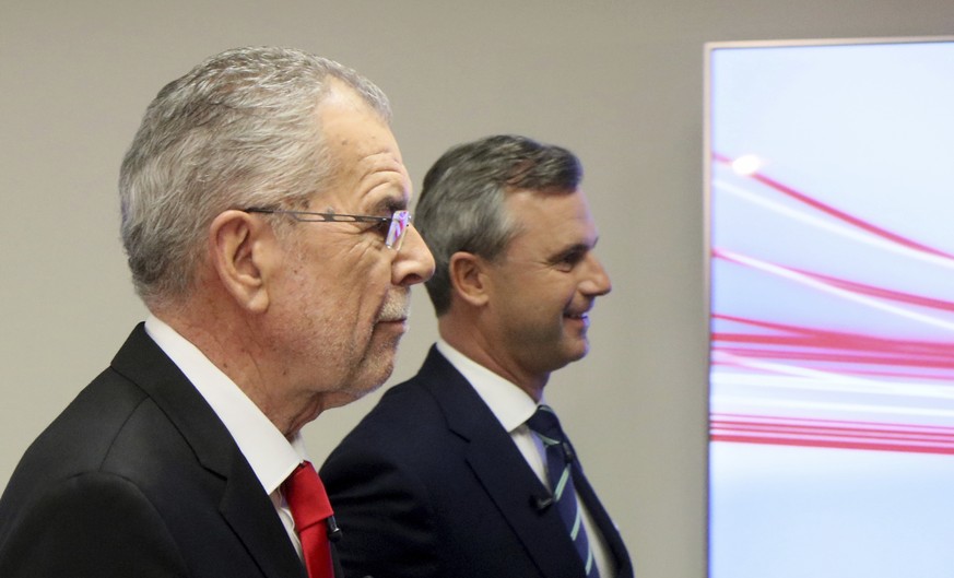 Alexander Van der Bellen, candidate of the Austrian Greens, and Norbert Hofer of Austria&#039;s Freedom Party, FPOE, from left, wait for the start of a TV debate in Vienna, Austria, Thursday, Dec. 1,  ...