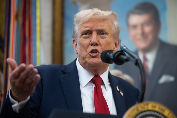 epa12418493 US President Donald Trump speaks during an announcement of a drug-pricing deal with Pfizer in the Oval Office of the White House at the White House in Washington, 30 September 2025. EPA/FR ...
