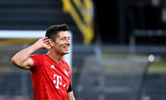 epa08445807 Bayern Munich&#039;s Robert Lewandowski reacts after the German Bundesliga soccer match between Borussia Dortmund and FC Bayern Munich at Signal Iduna Park in Dortmund, Germany, 26 May 202 ...