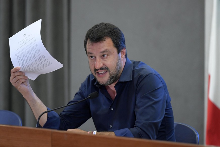 Innenminister Matteo Salvini bei einer Pressekonferenz.