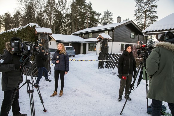 Members of the media report from outside the home of missing woman Anne-Elisabeth Falkevik Hagen, the wife of one of Norway&#039;s richest men, Tom Hagen, in Fjellhamar, Norway, Wednesday, Jan. 9, 201 ...