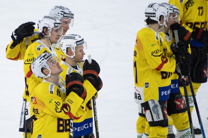 Enttaeuschte Berner im Eishockey Meisterschaftsspiel der National League zwischen dem EHC Biel und dem SC Bern, am Sonntag, 31. Januar 2021, in der Tissot Arena in Biel. (KEYSTONE/Peter Schneider)