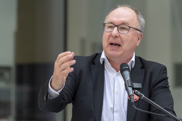 Le conseiller d&#039;Etat Pierre-Yves Maillard, chef du Departement de la sante et de l&#039;action sociale (DSAS) s&#039;exprime avant de donner le premier coup de pioche de l&#039;Hopital des enfant ...