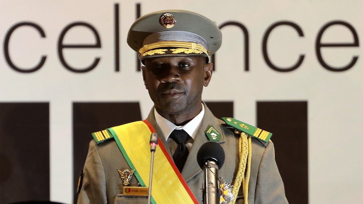 epa09253165 Mali transitional President Colonel Assimi Goita during his swearing-in ceremony in Bamako, Mali, 07 June 2021. Assimi Goita was sworn in during a ceremony in the capital and has set Febru ...