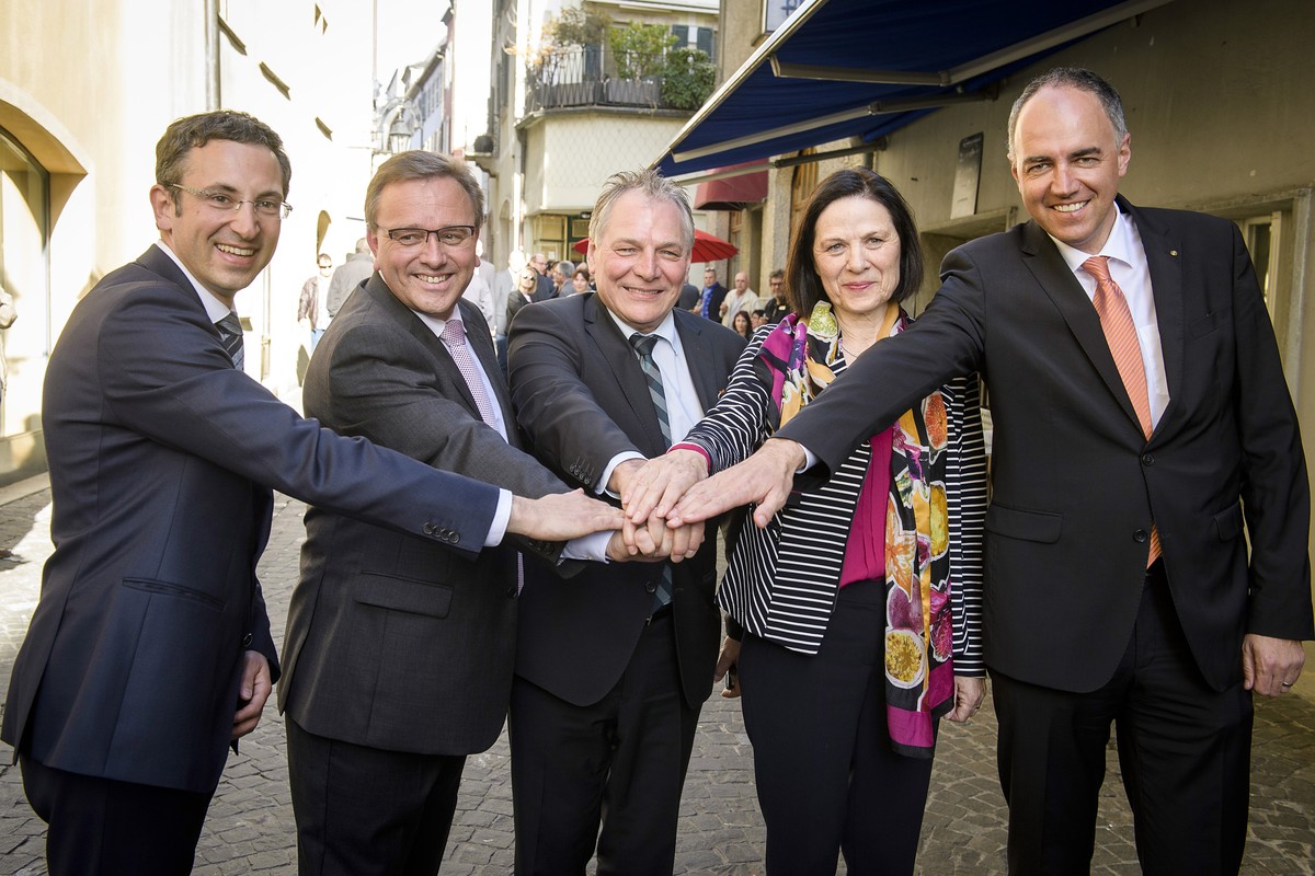 Le nouveau conseil d'Etat Valaisan avec Frederic Favre (PLR), Roberto Schmidt (PDC), Jacques Melly (PDC) Esther Waeber-Kalbermatten (PS) et Christophe Darbellay (PDC) apres le resultat du second  ...