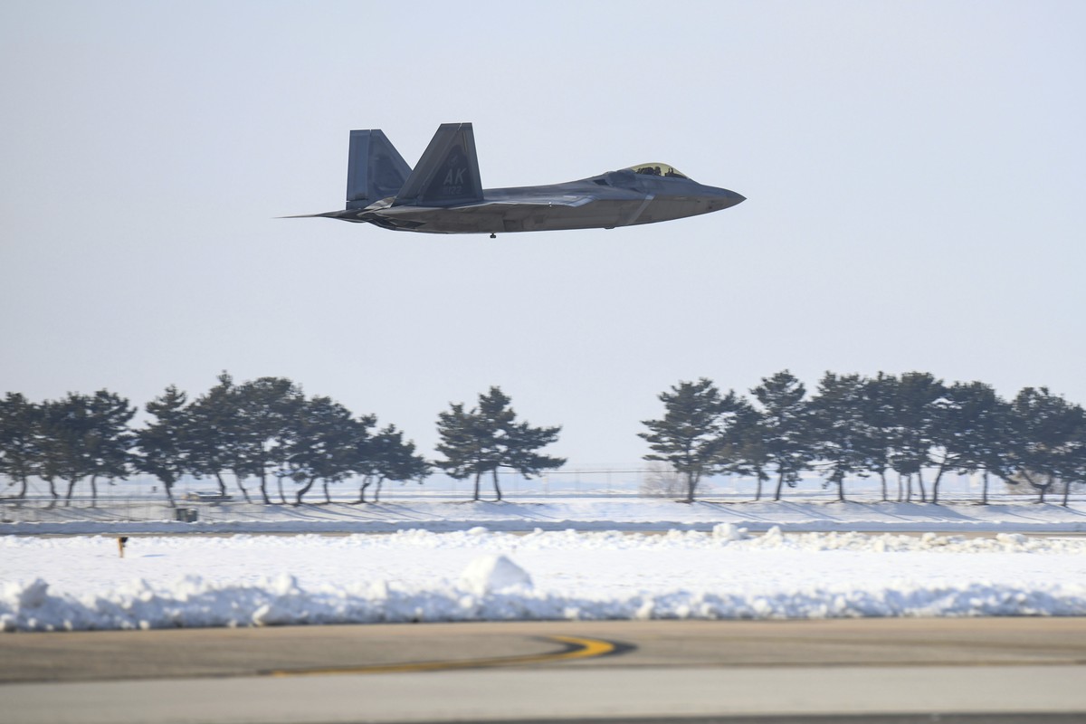 Un F-22 Raptor a abattu l'objet à l'aide d'un missile AIM-9X.