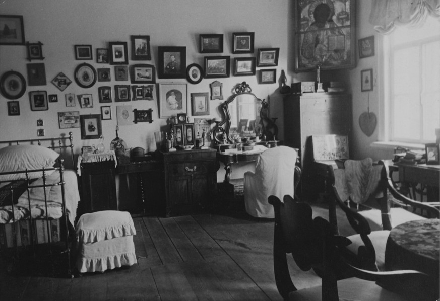 Count Lev Nikolayevich Tolstoy (1828-1910), also known as Leo Tolstoy, Russian novelist, short story writer, philosopher and playwright. Picture Shows: The bedroom of Tolstoy s wife Countess Sophia An ...