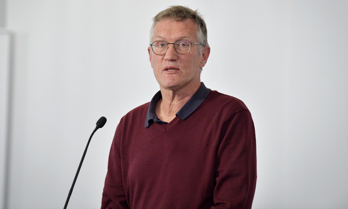 epa08389004 State epidemiologist Anders Tegnell of the Public Health Agency of Sweden talks during a daily news conference on the coronavirus and COVID-19 pandemic, in Stockholm, Sweden, 28 April 2020 ...