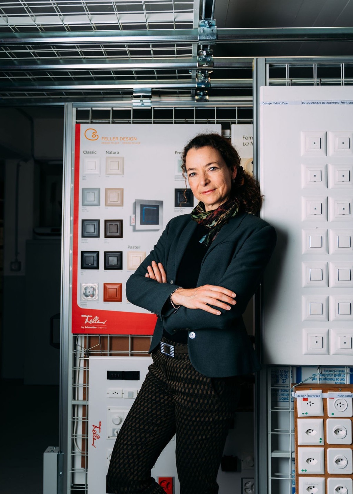 Designverantwortliche Cornelia Högger im Keller des Lichtschalter-Herstellers Feller AG