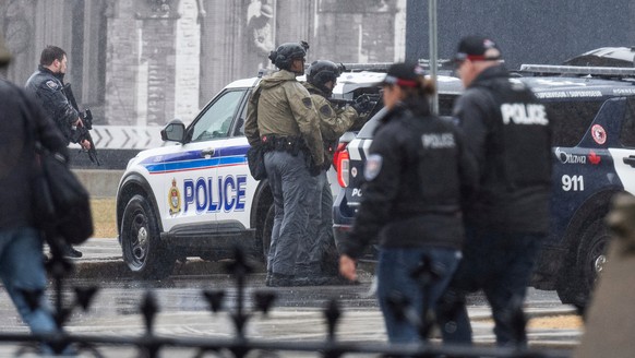Ottawa oolice officers work the scene after a man barricaded himself in Parliament Hill in Ottawa, Ontario, Saturday, April 5, 2025. (Spencer Colby/The Canadian Press via AP)
Canada Parliament Lockdow ...