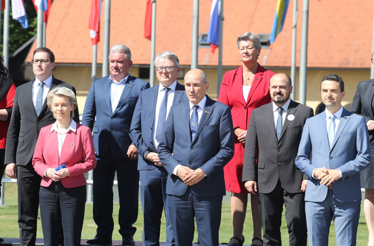 epa09315830 Slovenian Prime Minister Janez Jansa (C) and President of the European Commission Ursula von der Leyen (L) pose for a photo with participants at the official meeting of the European Commis ...