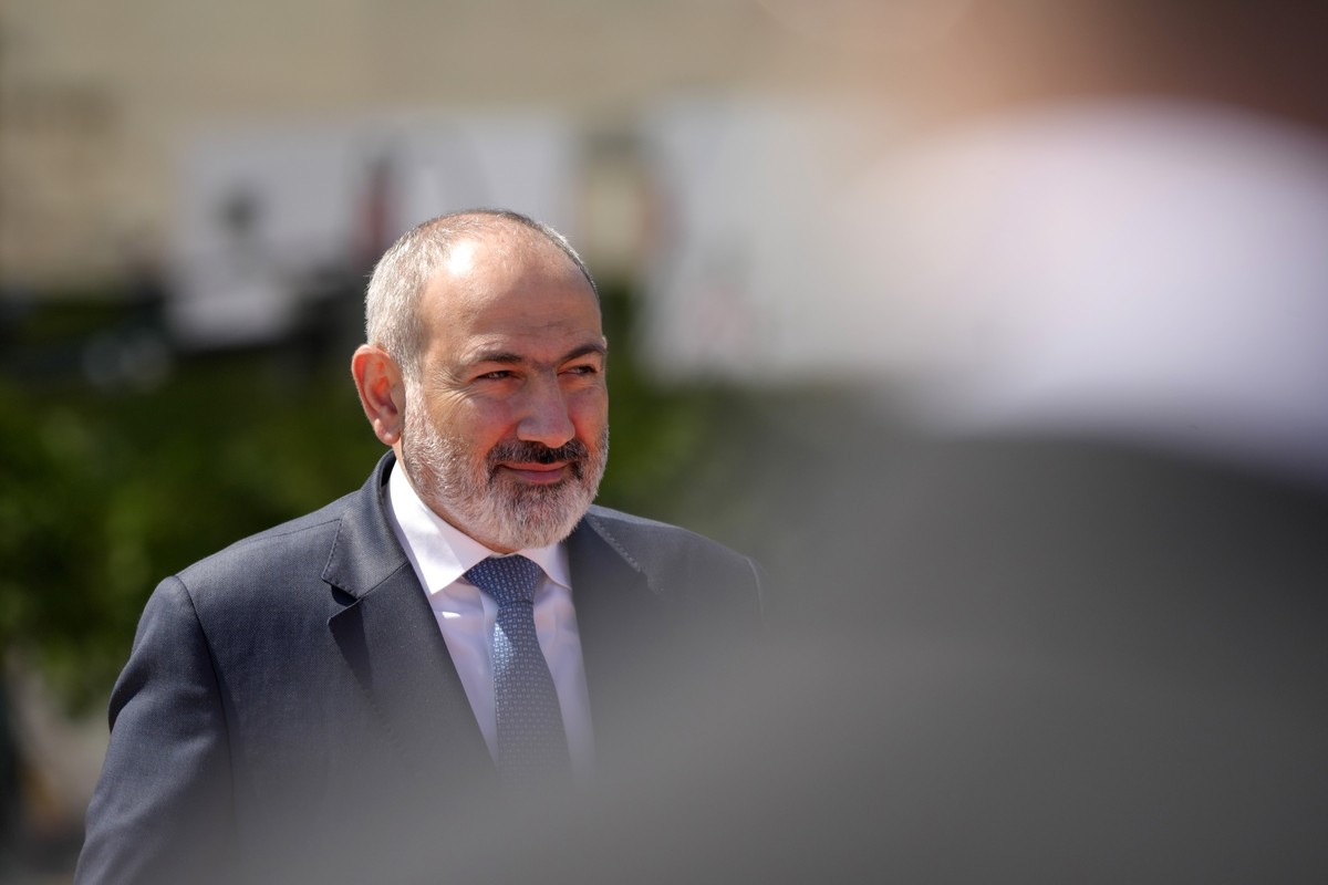 Armenia's Prime Minister Nikol Pashinyan arrives for the European Political Community Summit at the Mimi Castle in Bulboaca, Moldova, Thursday, June 1, 2023. Leaders are meeting in Moldova Thursd ...