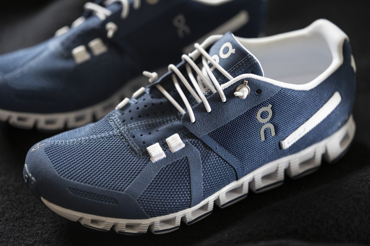 Turnschuhe der Schweizer Sportmarke On, fotografiert am 26. August 2021 in Zuerich. (KEYSTONE/Gaetan Bally)
