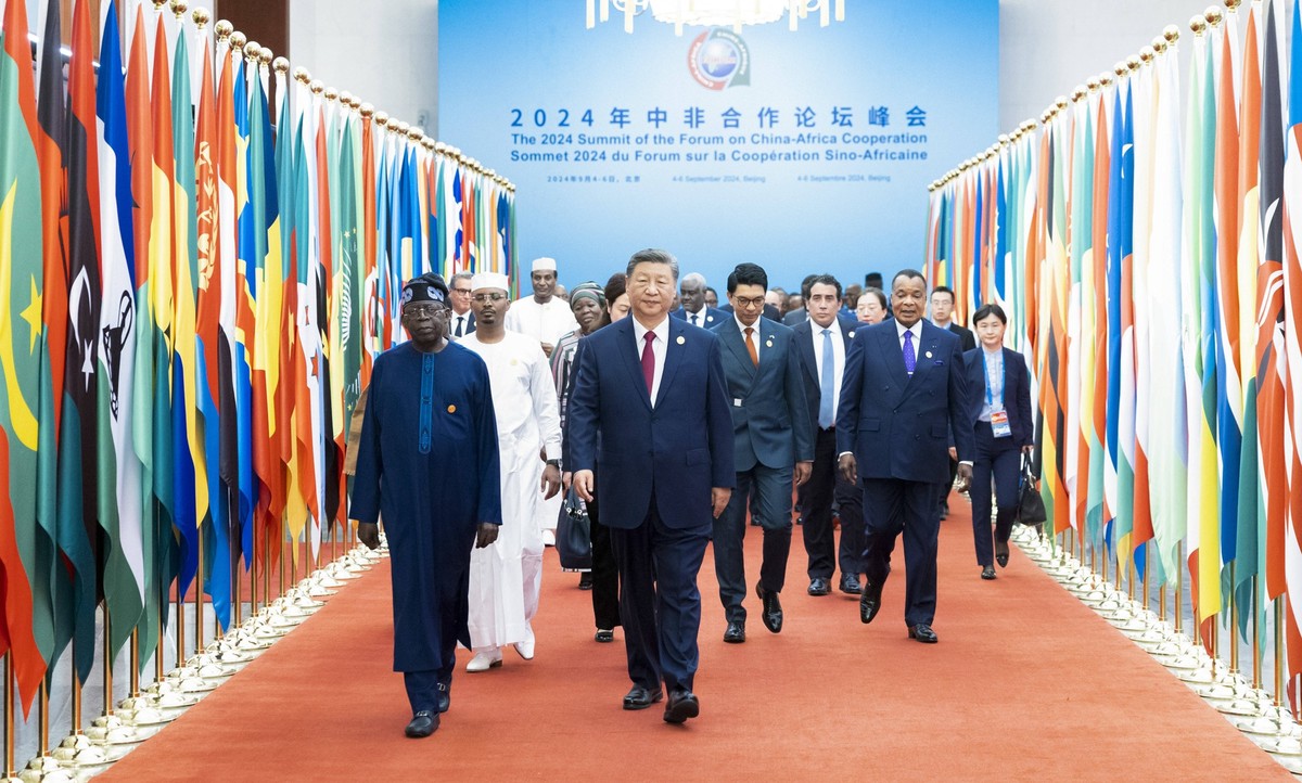 241231 -- BEIJING, Dec. 31, 2024 -- Chinese President Xi Jinping and foreign leaders arrive to attend the opening ceremony of the 2024 Summit of the Forum on China-Africa Cooperation FOCAC at the Grea ...