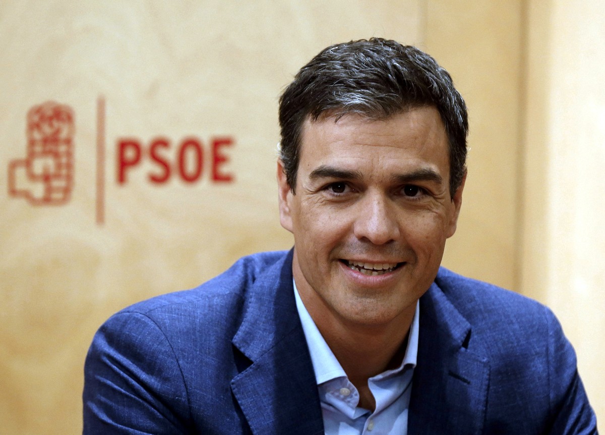 epa06777457 (FILE) - Leader of Spanish socialist party PSOE, Pedro Sanchez, attends the meeting of the party's executive committee held at the Lower House in Madrid, Spain, 17 August 2016 (reissu ...