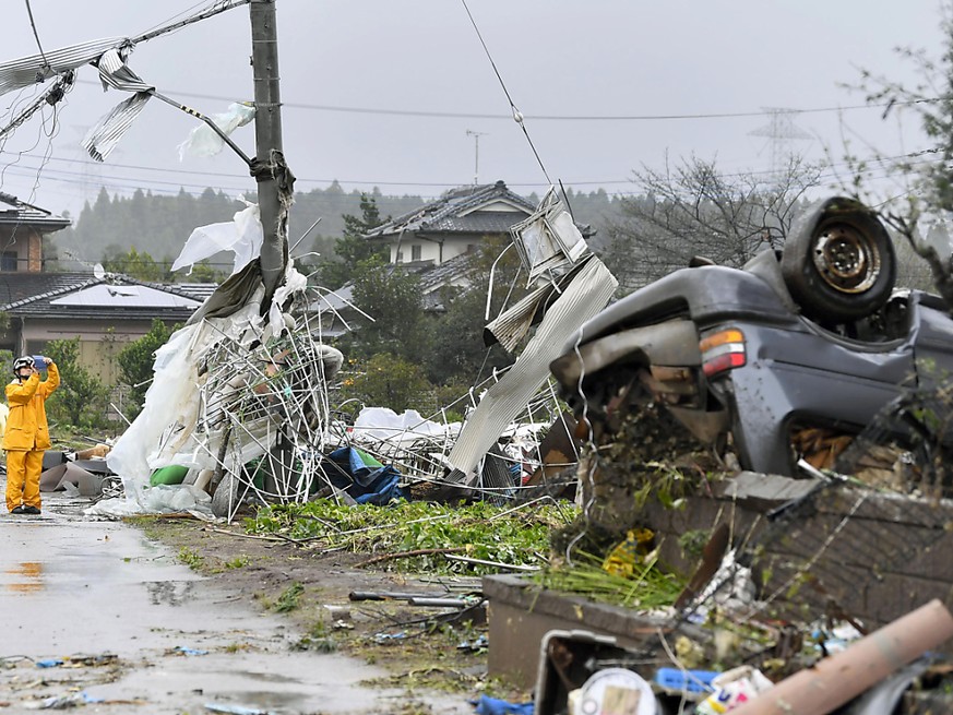 In Ichihara in der Nähe von Tokio richteten Ausläufer des Taifuns &quot;Hagibis&quot; Zerstörung an.