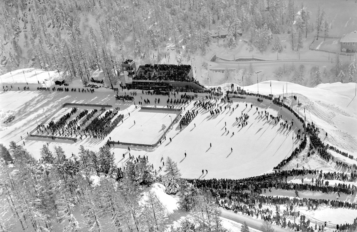 Opening ceremony of the Winter Olympics 1948 in St. Moritz, canton of Grisons, Switzerland, pictured in January 30, 1948. (KEYSTONE/PHOTOPRESS-ARCHIV/Eugen Suter) 

Eroeffnungsfeier am 30. Januar 1948 ...