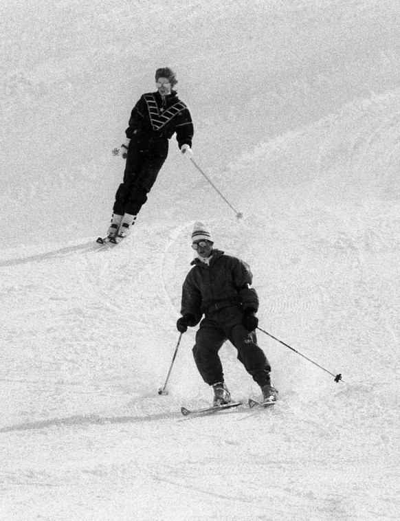 Prinzessin Diana und Prinz Charles beim Skifahren in Klosters am 9. März 1988.