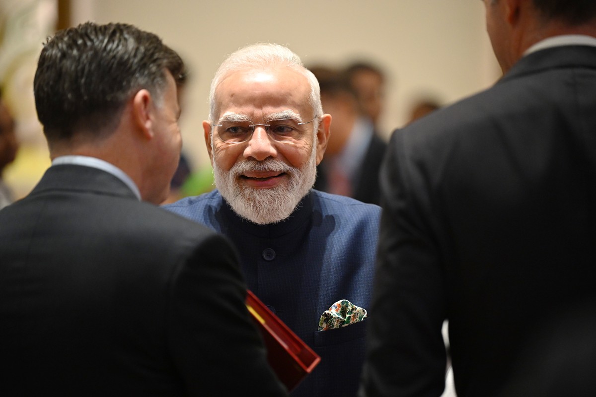 Indian Prime Minister Narendra Modi, center, speaks with Scotland Secretary Douglas Alexander as they attend the India-UK CEO Forum at Jio World Convention Centre in Mumbai, India, Thursday, Oct. 9, 2 ...