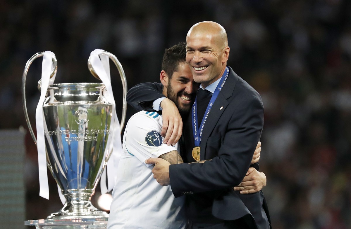 Real Madrid's Isco hugs coach Zinedine Zidane, right, after winning the Champions League Final soccer match between Real Madrid and Liverpool at the Olimpiyskiy Stadium in Kiev, Ukraine, Saturday ...