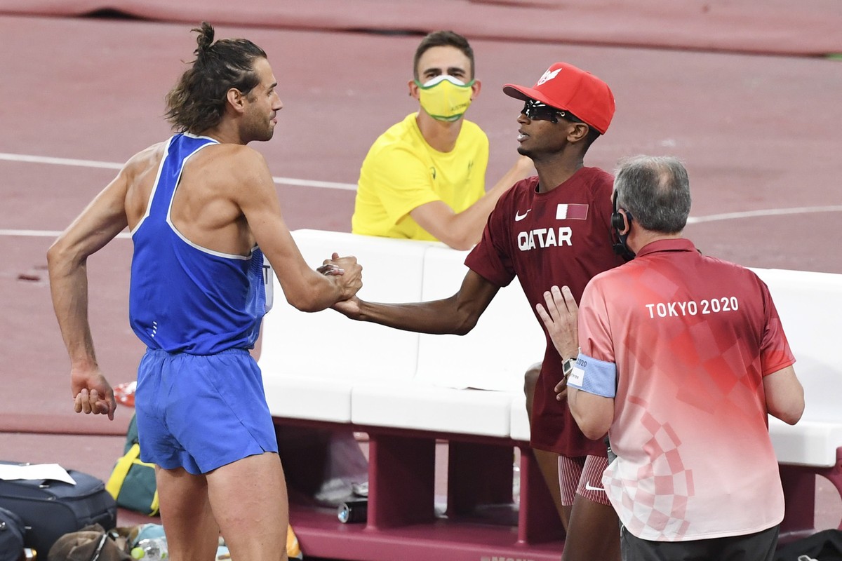 epa09385723 Gianmarco Tamberi of Italy (L) and Mutaz Essa Barshim of Qatar (2-R) celebrate as they share the first place and gold medal in the Men's High Jump Final during the Athletics events of ...