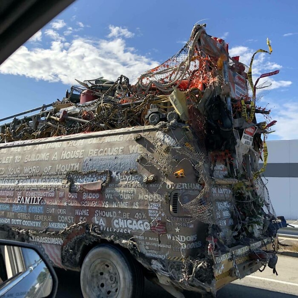 Der fliegende Holländer der Autobahn! 
Auto-Modifikationen der Hölle 
https://www.reddit.com/r/Shitty_Car_Mods/comments/dtprfi/not_sure_what_this_is_anymore/