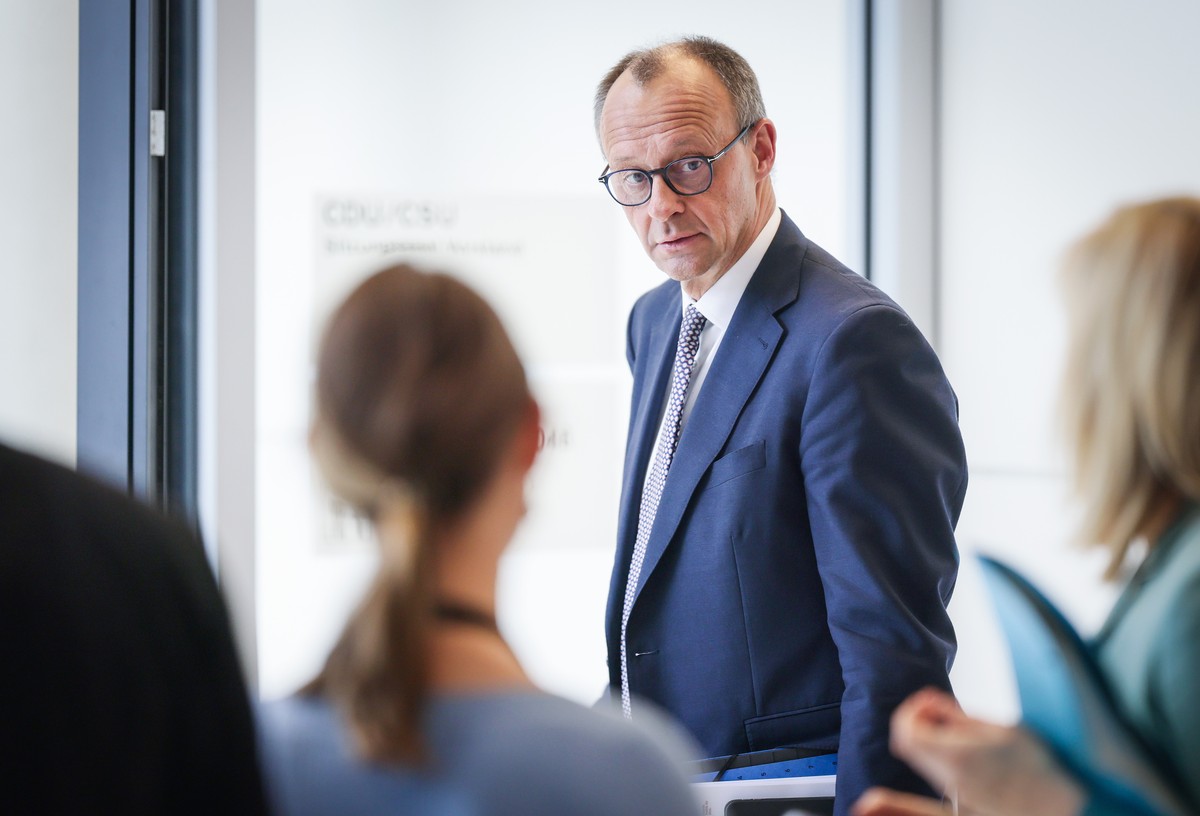 epa12020954 Chairman of the Christian Democratic Union (CDU) party and faction Friedrich Merz arrives for a fraction meeting, in Berlin, Germany, 09 April 2025. The Christian Democratic Union (CDU), t ...