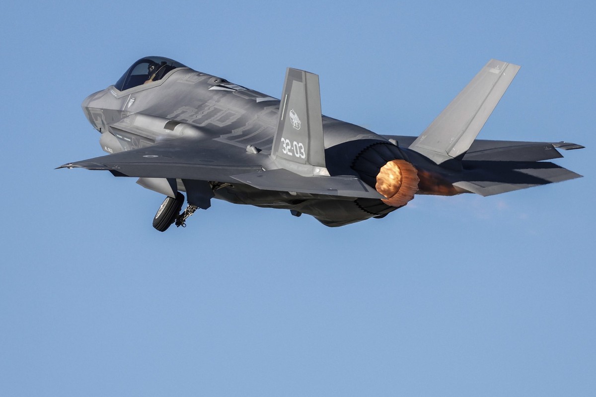 epa10319490 Italian Air Force multirole combat aircraft F35 during exercise Falcon Strike 2022, in Amendola, Italy, 21 November 2022 (issued 22 November 2022). F35s From Italy, U.S. and The Netherland ...