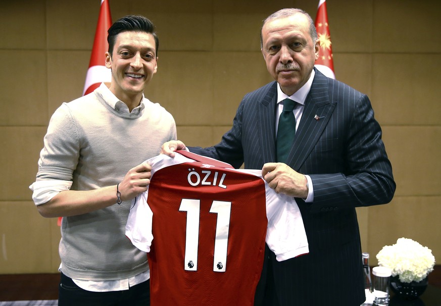 «Ich küsse seine Augen»: Erdogan telefoniert mit Özil und begrüsst seinen Rücktritt